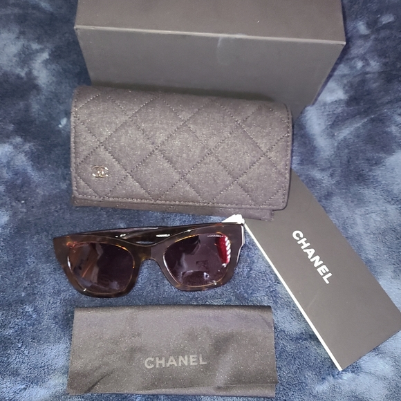 Chanel authentic sunglasses - Picture 3 of 6